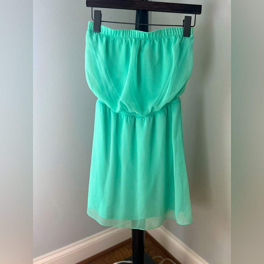Express / Strapless Dress / Built-In Slip / Stretch Fit / No Slip / XSTP / SM